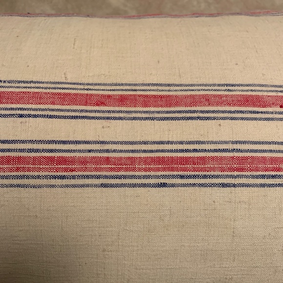 Vintage Farmhouse accent pillow - Picture 5 of 6